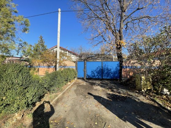 Продается дом с большим участком земли