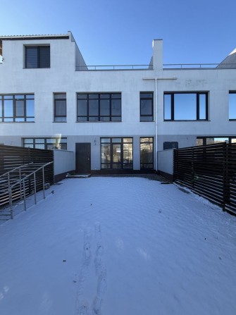 Просторий триповерховий таунхаус - фото 1