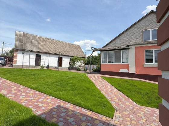 Будинок з величезною територією. 25 соток. Хмельницький