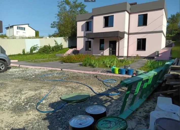 Продаж двоповерхового будинку поблизу від водрйми з пляжем - фото 1