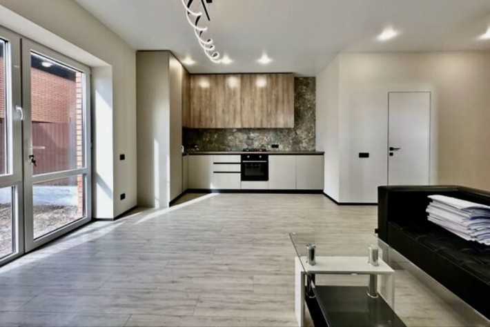 Продам таунхаус з центральними комунікаціями. Якісний ремонт - фото 1