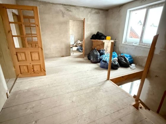 Будинок є всі комунікації, велика ділянка. До центру 7 хвилин42088 Хмельницький