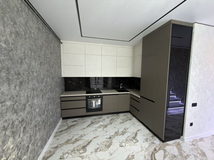 Просторий панхаус з ремонтом - фото 1