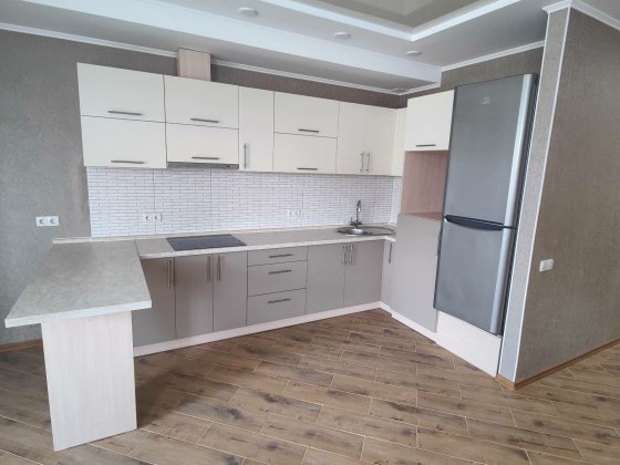 Продам таун з ремонтом Агрономічне