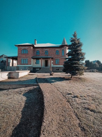 Продаж шикарного будинку біля міста - фото 1