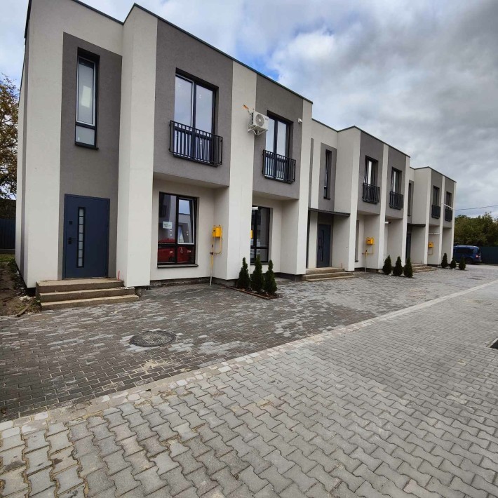 Продам кутовий таун на ближніх Зарванцях - фото 1