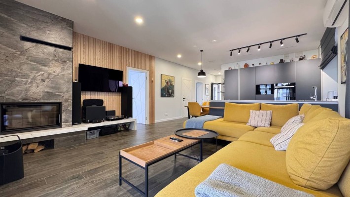 Будинок з дизайнерським ремонтом. Тепла підлога по всій площі! 42300 - фото 1