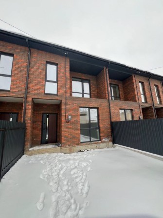 Продаж просторого тауна від перевіреного забудовника - фото 1