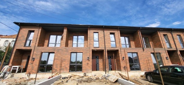 Продаж танхауса з ділянкою на 2сотки - фото 1