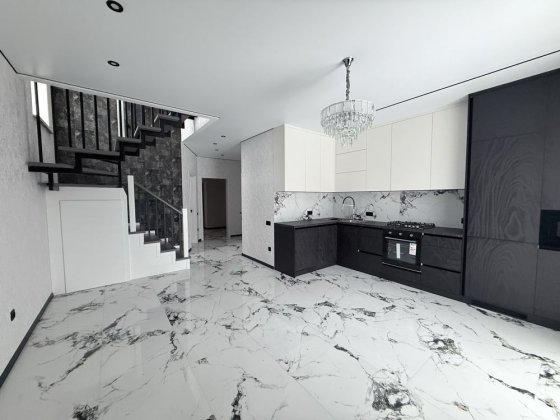 Продам дуплекс з сучасним ремонтом Зарванцы