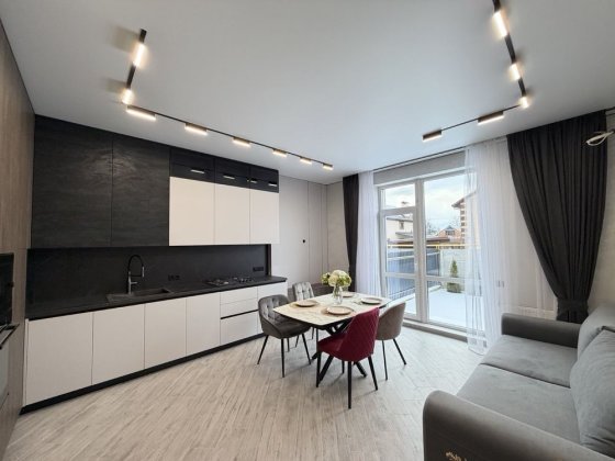 Продаж таунхауса з новим ремонтом, від забудовника, кухня і техніка Зарванці