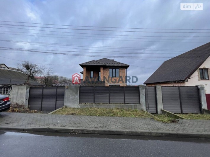 Продається добротний двоповерховий будинок, вул.Ломоносова. - фото 1