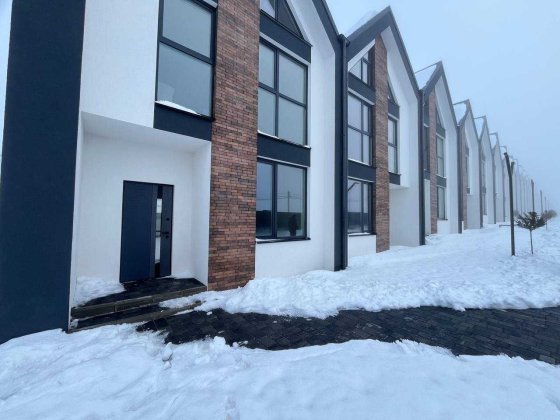 Котедж у закритому комплексі з басейном та власною територією Хмельницький