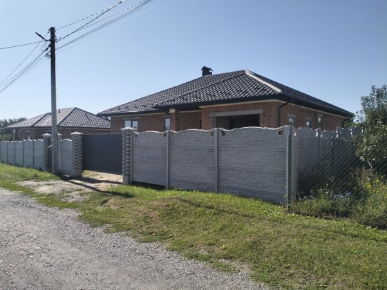 Будинок з Гаражем Щітки