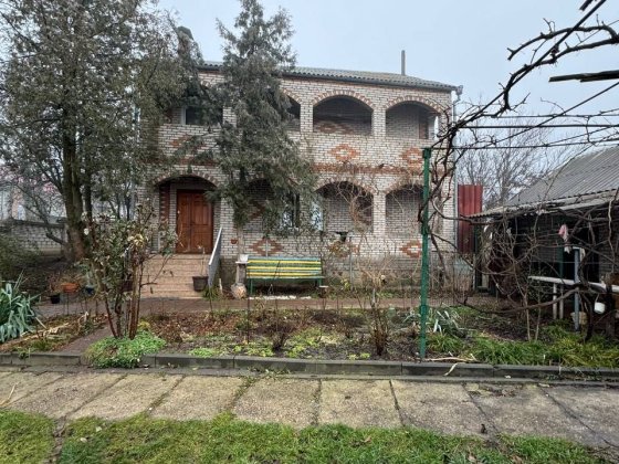 Продаж будинка! Вихід до озера! Щітки