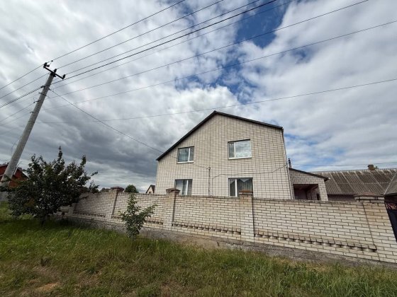 Продам двох поверховий будинок Гнівань