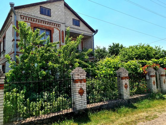 Продам  двоповерховий будинок Вапнярка