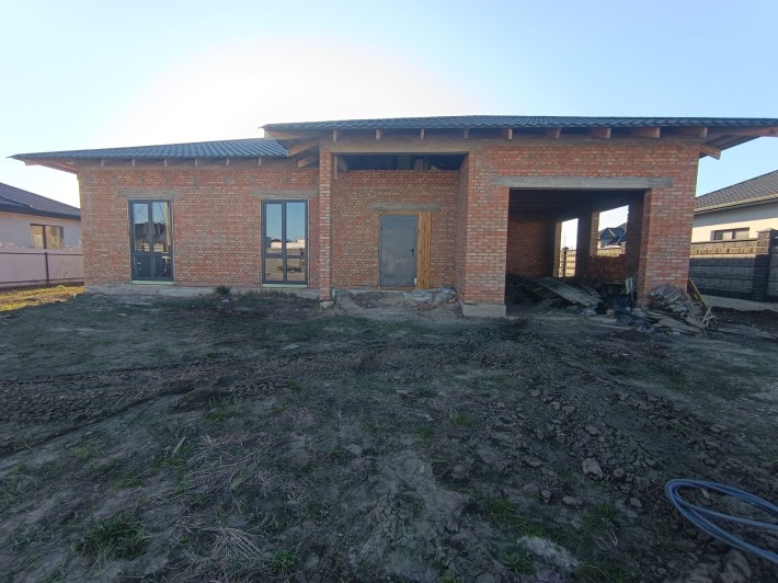 Рованці! Баобаб 500 м.Всі комунікації,10 сот.гараж та тераса під одним - фото 1