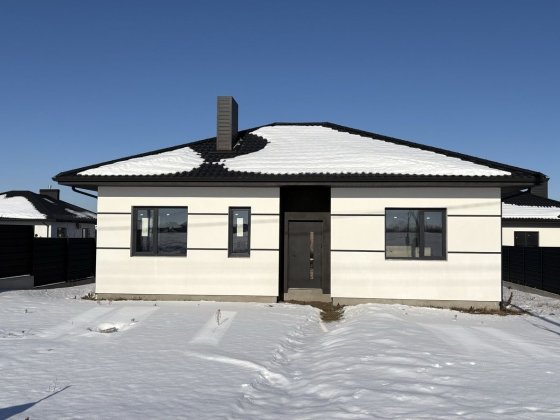 Продається  будинок у селі Боратин. Можна  під "Є ОСЕЛЯ" Боратин