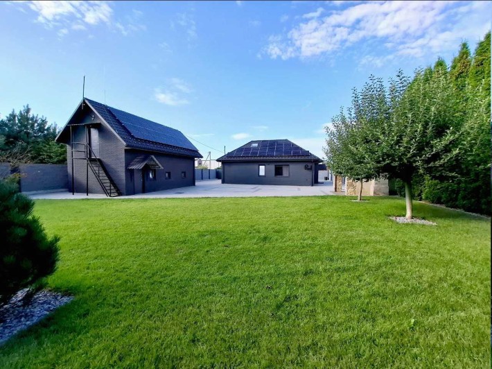 Сучасний будинок з автономією – 10 хв до міста - фото 1