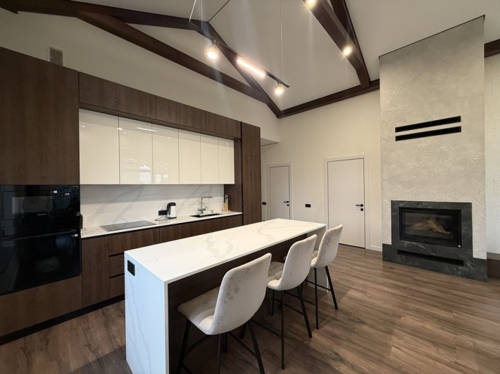 Продаж будинку з дизайнерським ремонтом та меблями у с.Боратин - фото 1