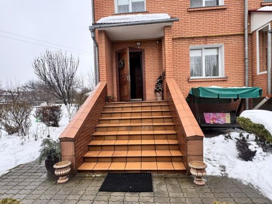 Продам затишну квартиру Зміїнець