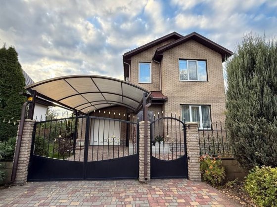 Продам дом в коттеджном посёлке Золотые ключи Слобожанське