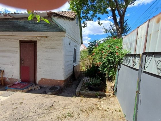 Будинок у центрі Підгороднього по вул. Українська. Підгородне