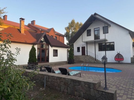 У продажу  будинок з лазнею, великою альтанкою та басейном Обухівка