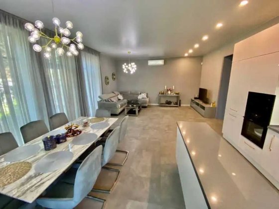 Продам новый дом в стиле ХАЙТЕК, который расположен в Обуховке Обухівка