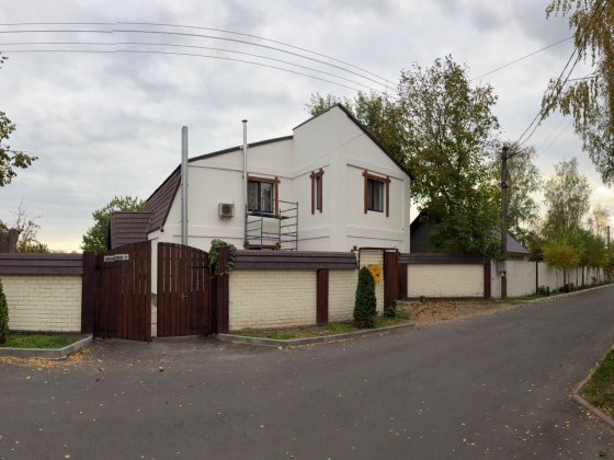 Продам дом в Обуховке на закрытой охраняемой территории лес река Обухівка