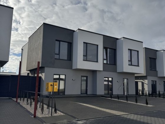 В котеджному містечку Золоті Ключі продається дуплекс Слобожанське