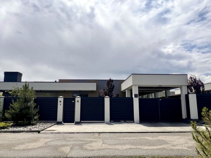 Продам новий будинок у смт Слобожанське - фото 1