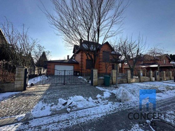 Продам просторный дом с бассейном в Золотых ключах. Слобожанское! Слобожанське