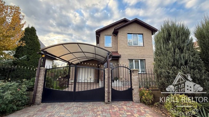 Продается дом с ремонтом и бассейном в городке «Золотые Ключи» - фото 1