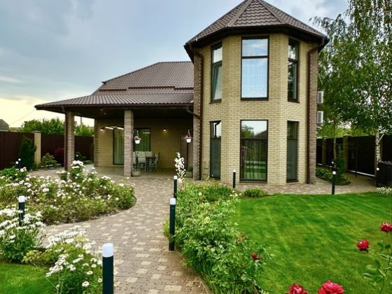 Продам добротный 2-х эт. дом 285 м2 в Обуховке, озеро Попасное, лес Обухівка