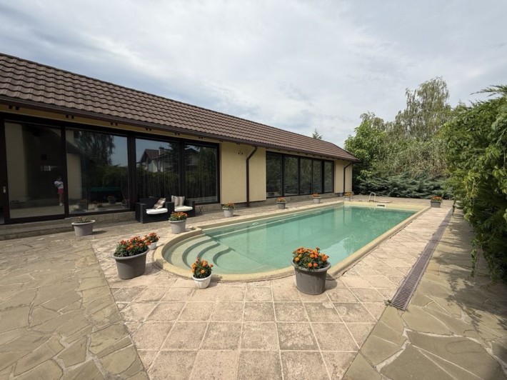 Продам! Премиум локация ! Дом с бассейном и SPA — Обуховка, 20 соток! - фото 1