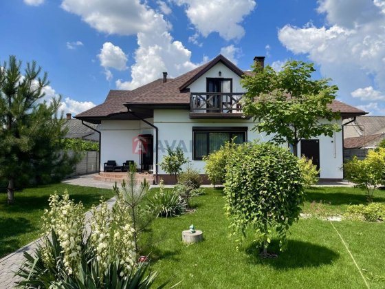 Продам уютный дом 246 м2 со своим выходом к речке в Новоалександровке Новоолександрівка