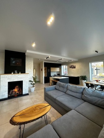 Продам дом с ремонтом  Новоалександровка - фото 1