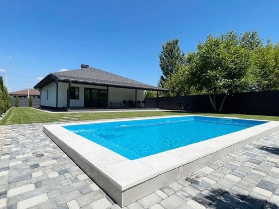 Продам дом Новоалександровка с бассейном Новоолександрівка