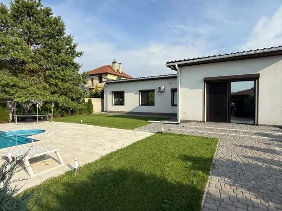 Продам красивый дом в Новоалександровке. Бассейн, гараж! Новоолександрівка