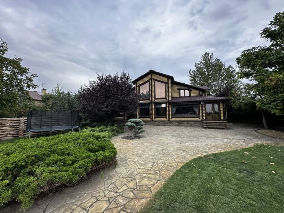 Подам дом сруб в Новоселовке Остров Новоселівка