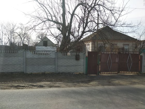 Продам  дом в  с Новоселовке с участком. Новоселівка