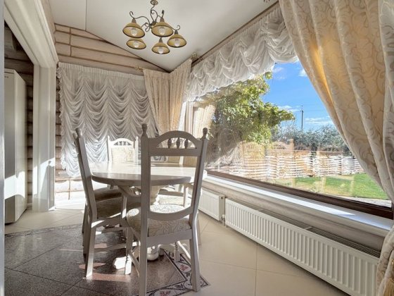 Продам дом в Новоселовке. Участок 25 сот. Солнечные панели. Бассейн. Новоселівка