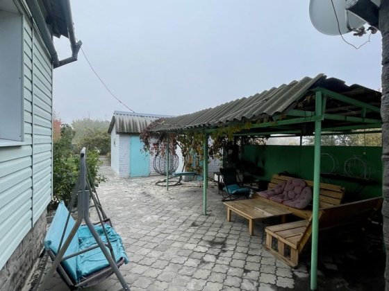 Продам дом  в связи с выеэдом за  границу Тернівка