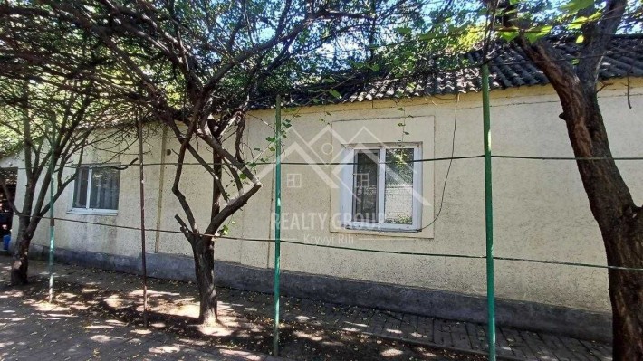 Продаж будинку в м. Апостолове з гаражем , кухня 11,3 зал , 3 спальні. - фото 1