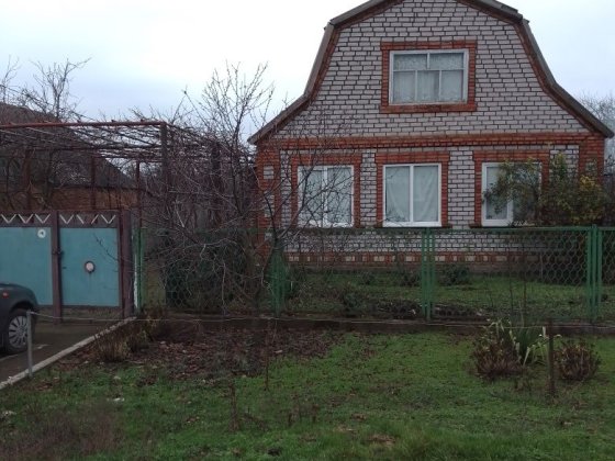 Продам будинок,,всі питання за телефоном Апостолове