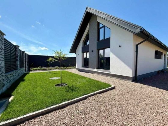 Будинок в Зарічанах без внутрішніх робіт Зарічани