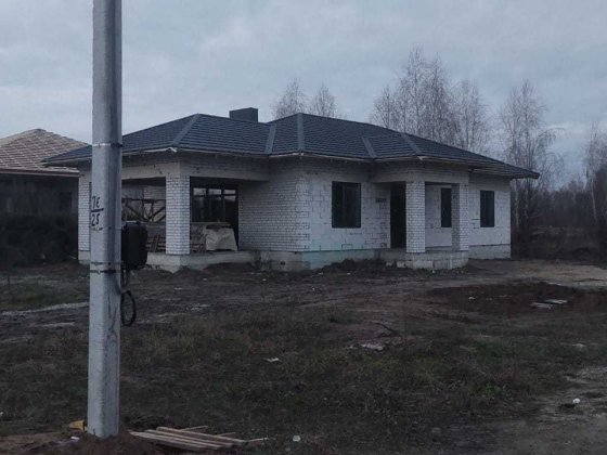 Сучасна новобудова с.  Зарічани