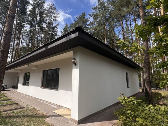 Сучасний екологічний  будинок у соснах Пряжов